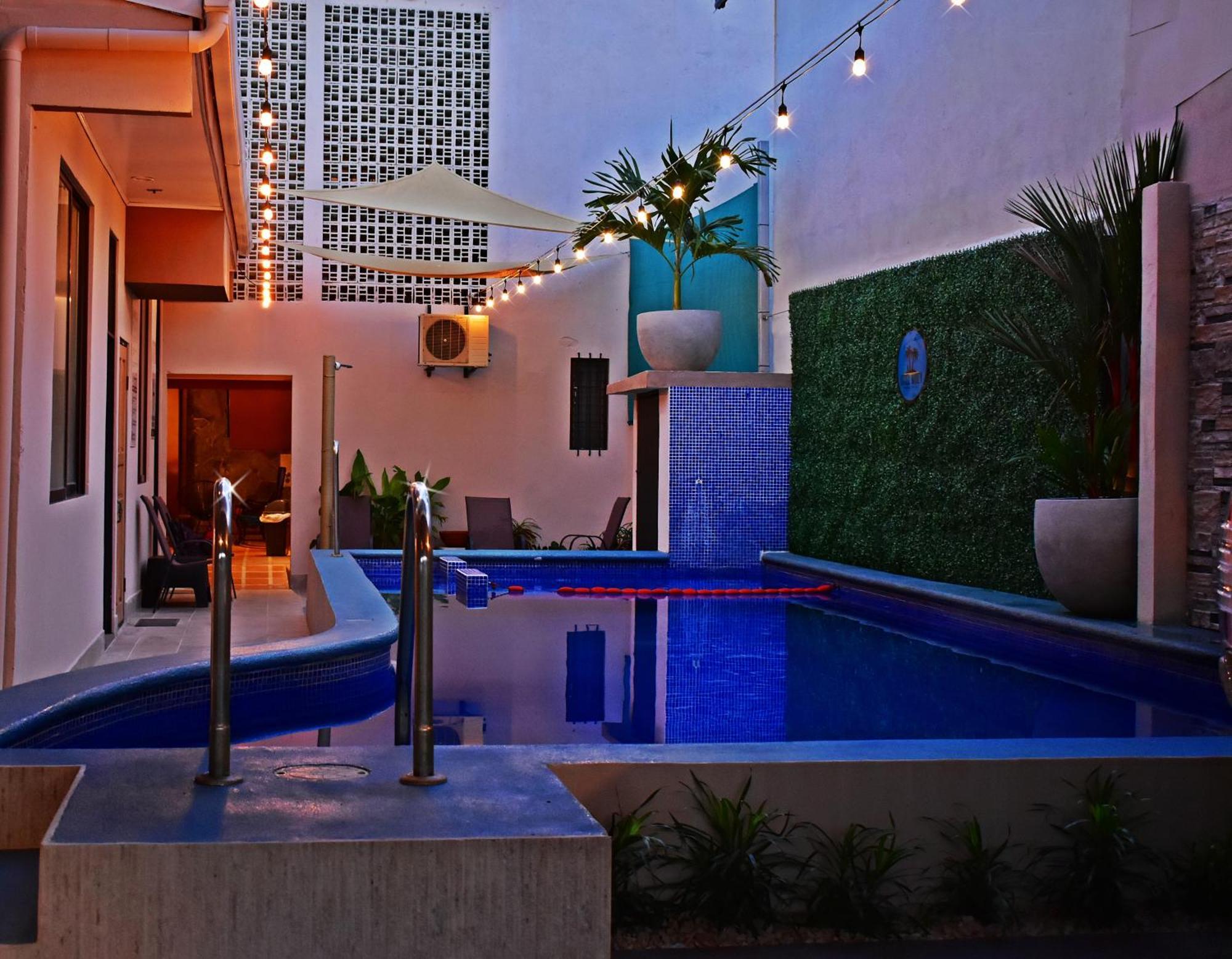 Hotel Cabinas Midey 蓬塔雷纳斯 外观 照片