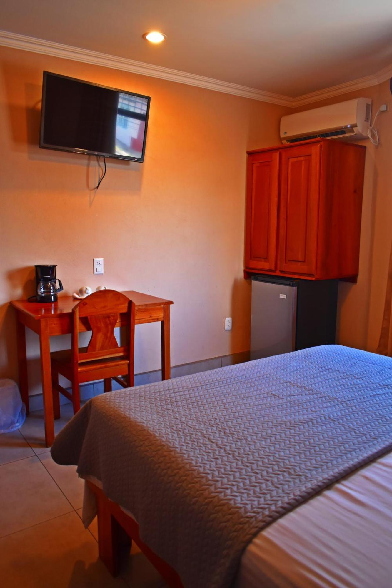 Hotel Cabinas Midey 蓬塔雷纳斯 外观 照片